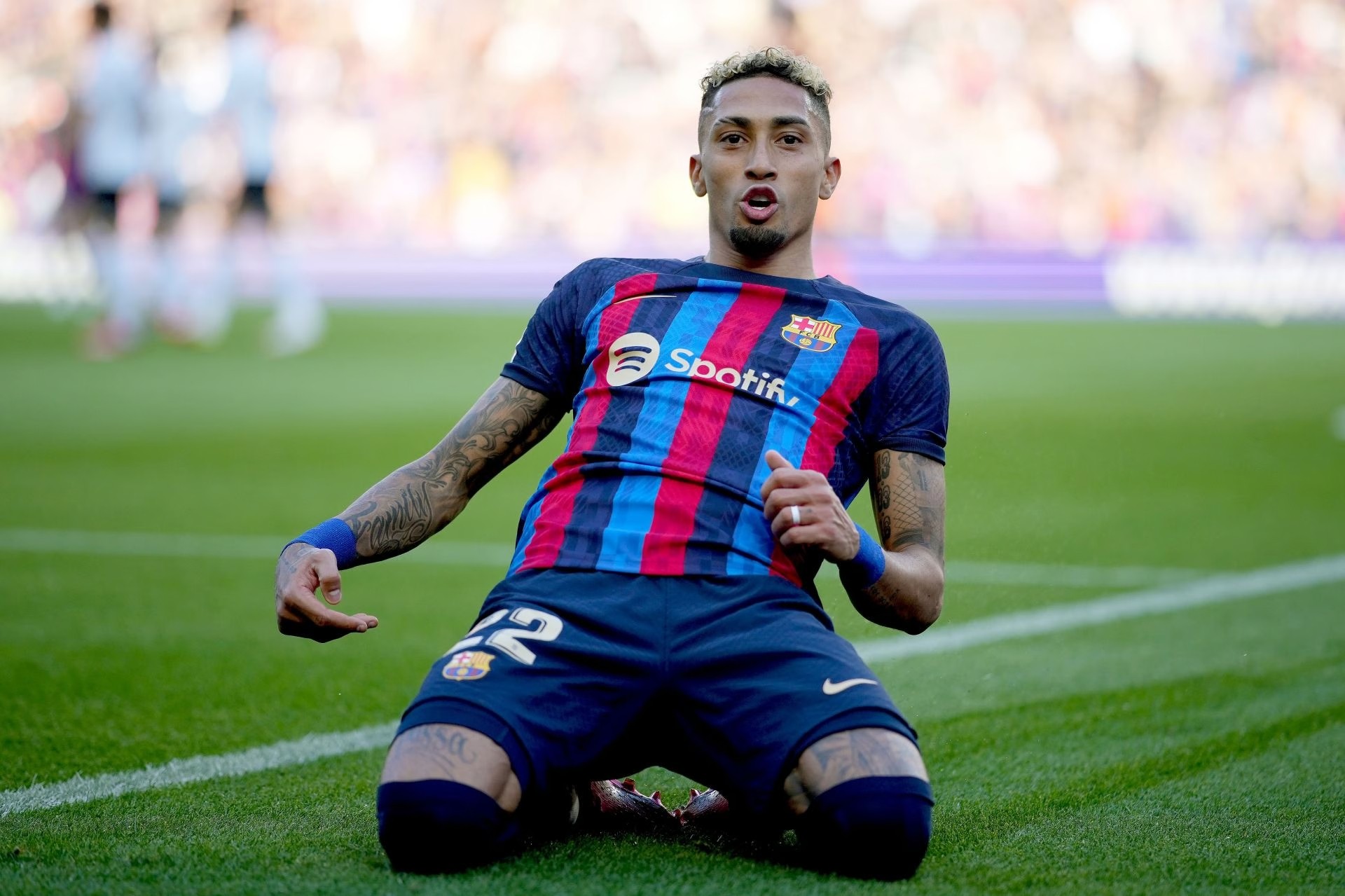 西甲第24輪巴塞罗那1-0瓦伦西亚 拉菲尼亞頭球破門 托雷斯失點阿勞霍染紅