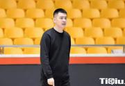 上海签约2米20中锋郭丰玮 杨鸣因干扰比赛被投诉