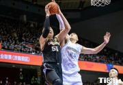 辽篮四大内线围剿山东双塔 麦克勒莫首秀杨鸣复仇战