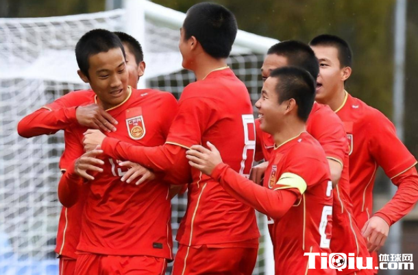 中国男足与老挝同级别