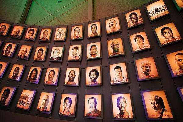 有多少NBA球员入选名人堂？