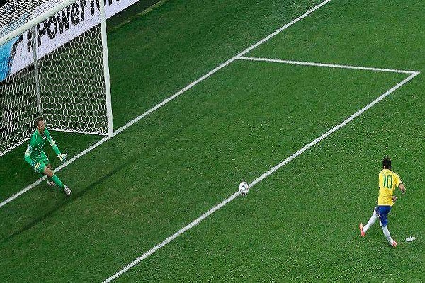 禁区外的球员可以进入禁区吗？