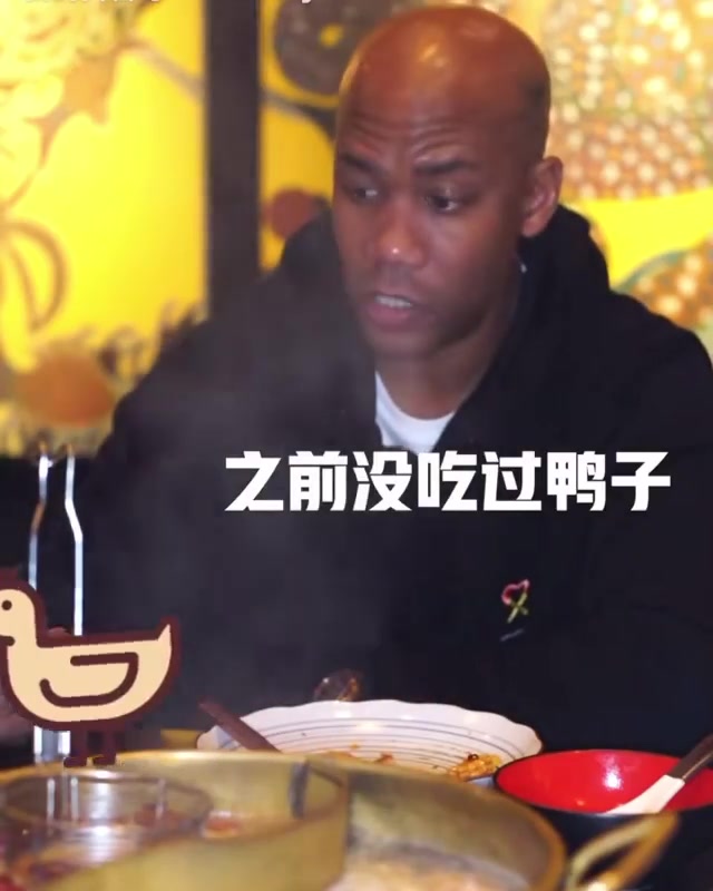 （马布里吃中国美食）马布里聊在中国吃过的食物：之前没吃过鸭子